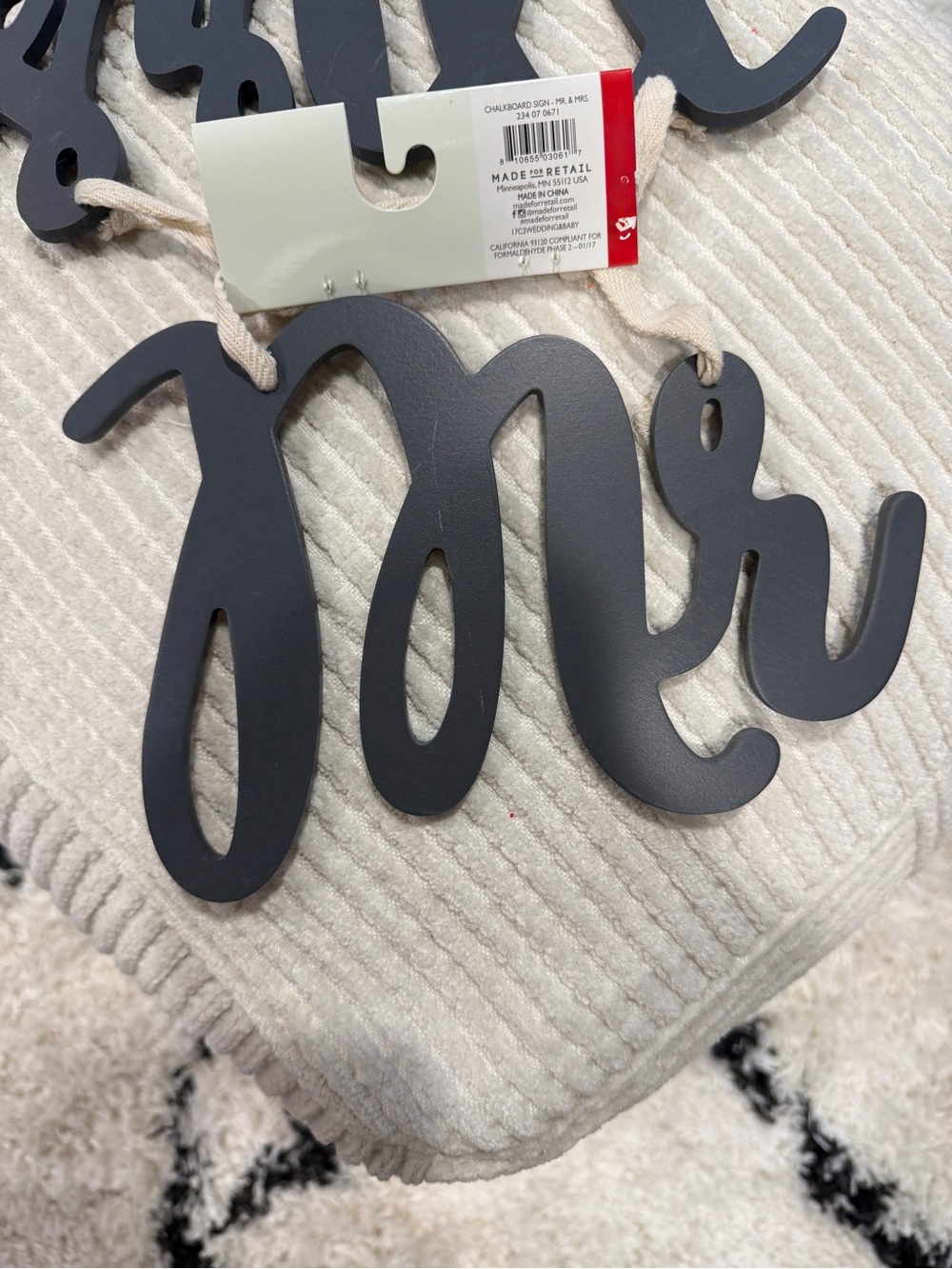 NWT Chalkboard Mr & Mrs Hanging Wedding Signs Set Black Wood Script - Picture 5 of 6